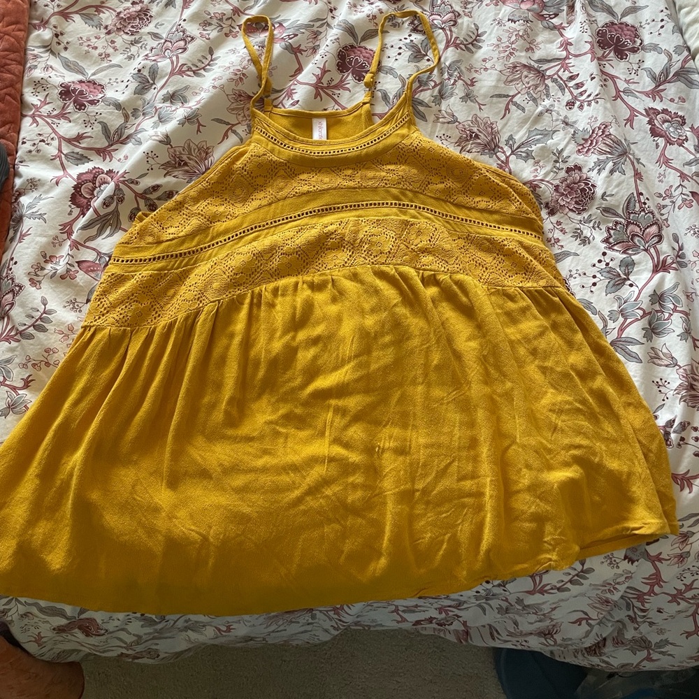 Xhilaration halter tank yellow top size m